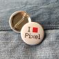 Preview: Ansteckbutton I love Pixel auf Jeans mit Rückseite
